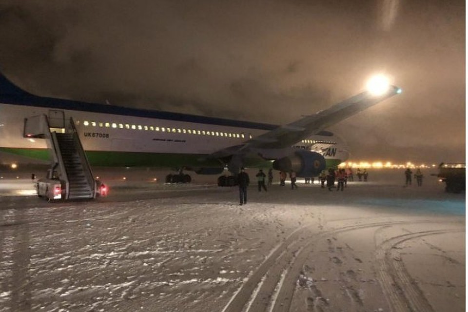 Самолет приземлился в санкт петербург