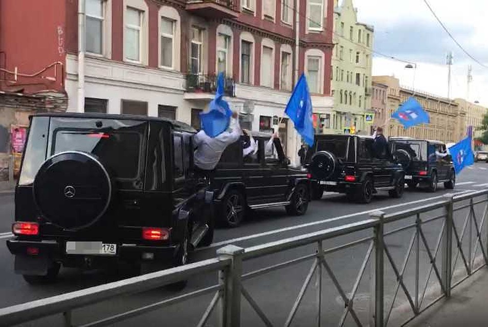Парад выпускников Академии ФСБ на Гелендвагенах