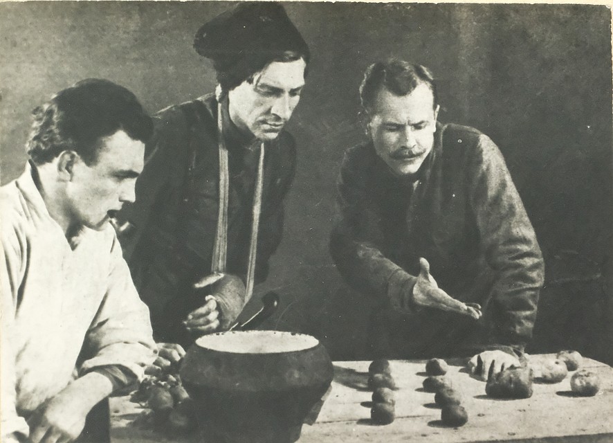 Чапай Думает
