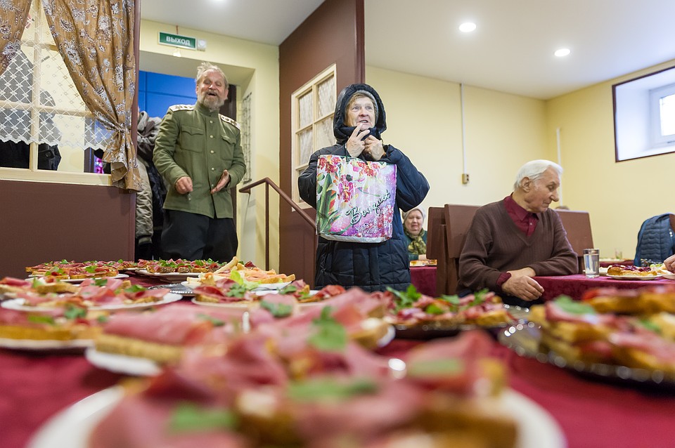 Российские пенсионеры. Татьяна валерьевна богданова спб учитель. Компьютерные курсы. Пенсионерский день в эрмитаже. Концерт для пенсионеров в москве.