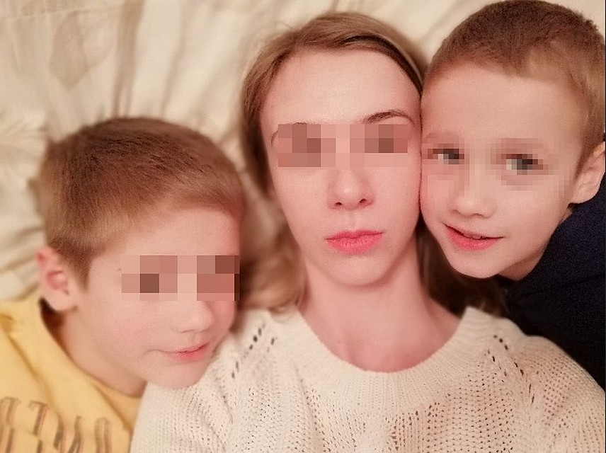 Дети которые живут в детдоме. 3 месяца двойняшкам. Воспитание двойняшек. Близнецы мальчики. Два мальчика близнеца.