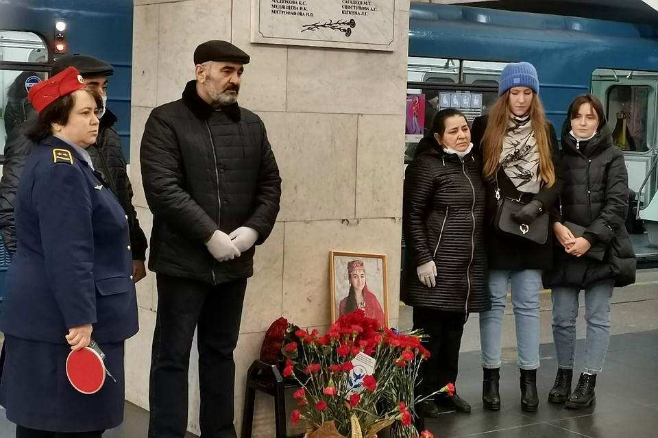 Метро спб 2017. Взрыв в метрополитене Санкт-Петербурга 2017. 3 Апреля 2017 Санкт-Петербург. 3 Апреля 2017 Санкт-Петербург теракт. Теракт в Санкт-Петербурге в метро 2017.